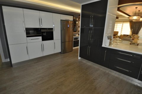آپارتمان در  Alanya ، امارات متحده عربی 3 خوابه ، 240 متر مربع.  شماره 183822 - 9