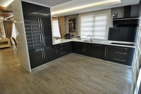 آپارتمان در  Alanya ، امارات متحده عربی 3 خوابه ، 240 متر مربع.  شماره 183822 - 12