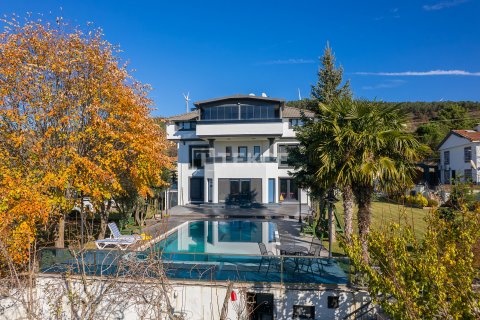 Продажа виллы  в Чаталдже, Стамбуле, Турция 9+4, 504м2, №191296 – фото 1