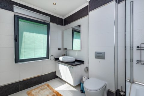 Продажа квартиры  в Анталье, Турция 3+1, 230м2, №184688 – фото 29