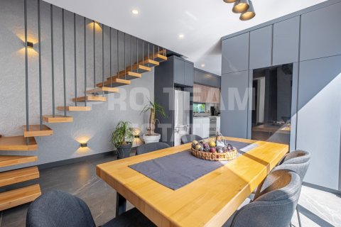 Продажа виллы  в Муратпаше, Анталье, Турция 5 комн., 300м2, №191910 – фото 1