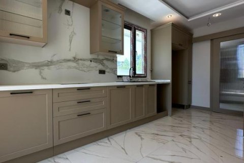 Продажа квартиры  в Стамбуле, Турция 9 комн., 200м2, №186491 – фото 27