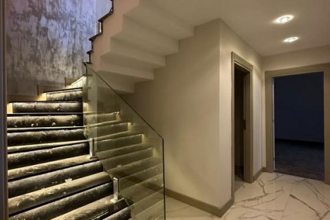 Продажа квартиры  в Стамбуле, Турция 9 комн., 200м2, №186491 – фото 30