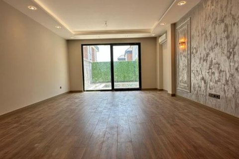 Продажа квартиры  в Стамбуле, Турция 9 комн., 200м2, №186491 – фото 22