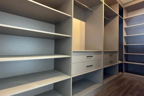 Продажа квартиры  в Стамбуле, Турция 9 комн., 200м2, №186491 – фото 21