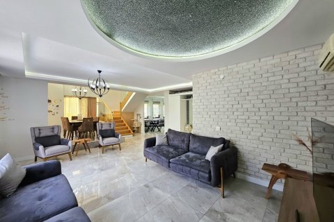 Продажа квартиры  в Анталье, Турция 4+1, 250м2, №211679 – фото 3