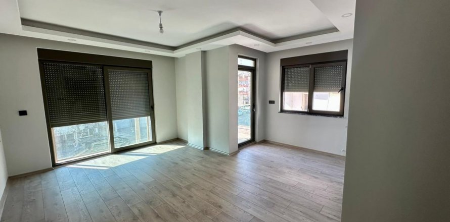 2+1 Apartment  in Muratpasa, Antalya, Turkey No. 206883