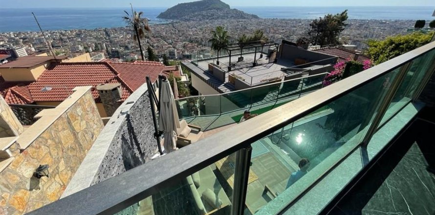 Квартира  4-х ком. в Аланье, Анталья, Турция №194293