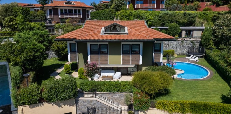 فيلا في  Istanbul 5 غرفة نوم ، 550 متر مربع . ر قم 184674