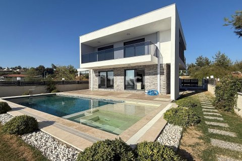 Villa  4+1  Kuşadası, Aydın, Türkiye №194104 - 1