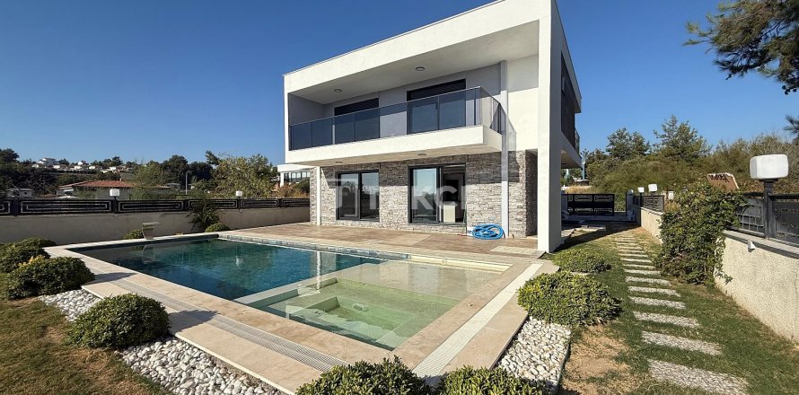 Villa  4+1  Kuşadası, Aydın, Türkiye №194104
