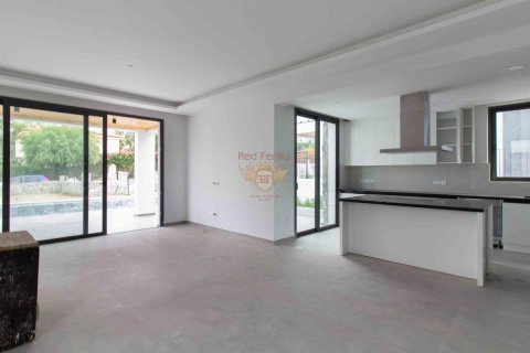 Villa for sale  in Girne, Northern Cyprus, 4 bedrooms, 235m2, No. 187960 – photo 2