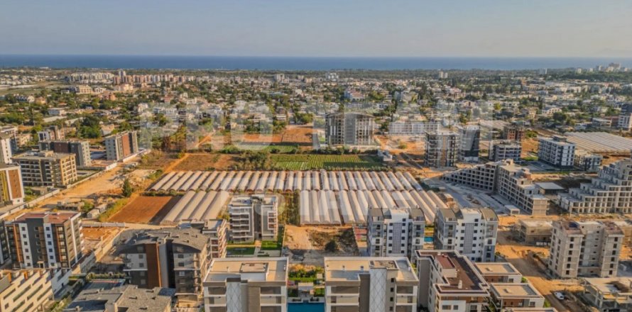 Квартира  3-х ком. в Алтынташа, Анталья, Турция №211363