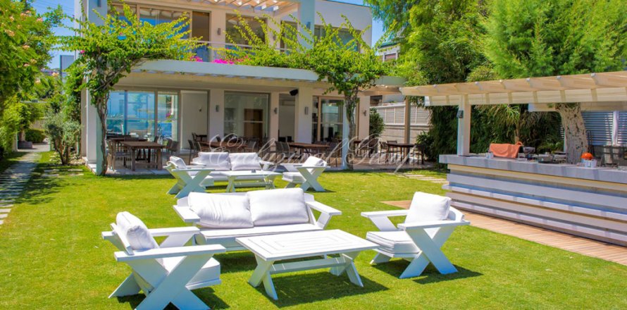 4+1 Villa  in Bodrum, Mugla, Turkey No. 178780