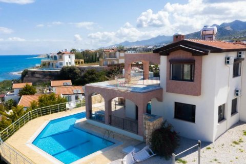 Продажа виллы  в Гирне, Северный Кипр 4+1, 190м2, №187900 – фото 1