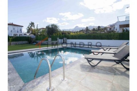 Продажа виллы  в Чаталкое, Гирне, Северный Кипр 4+1, 180м2, №192132 – фото 3