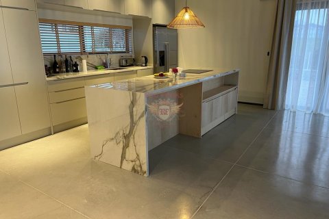ویلا در  Girne ، ترکیه 4 خوابه ، 183 متر مربع.  شماره 187753 - 14