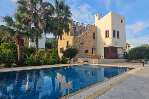 Villa  i Girne,  Nr. 211026 - 29