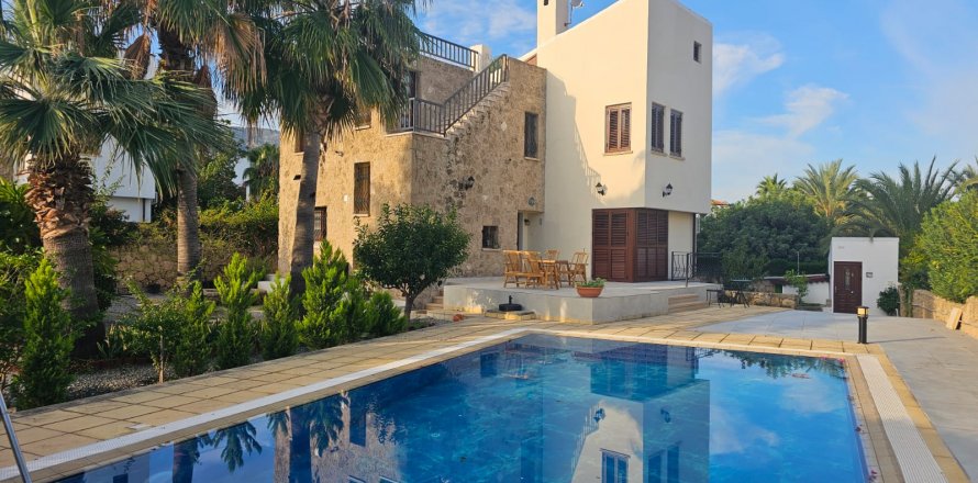 Villa  i Girne,  Nr. 211026
