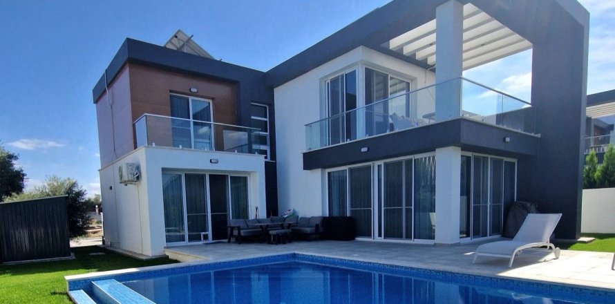 Villa  in Girne, Northern Cyprus No. 211028