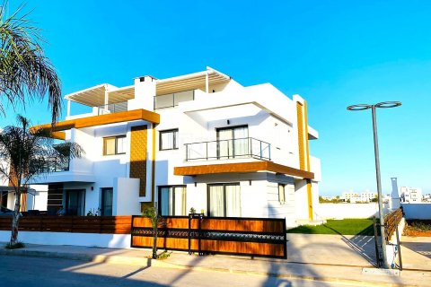 Продажа виллы  в Фамагусте, Северный Кипр 3+1, 300м2, №193629 – фото 3