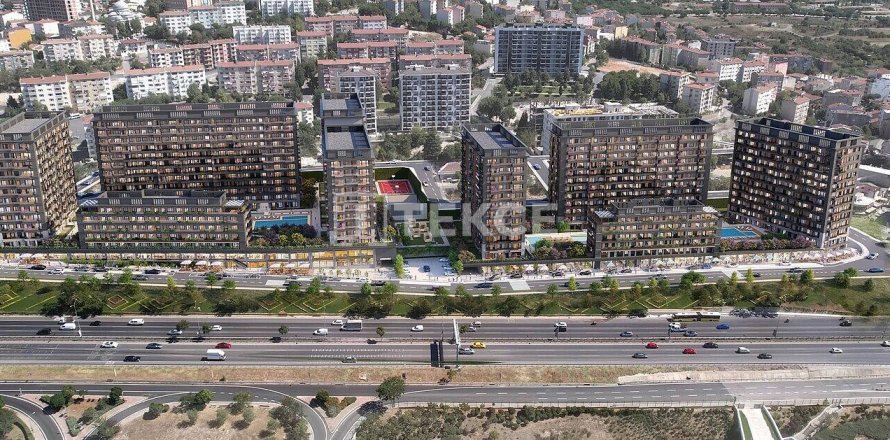 4+1 Apartment  in Istanbul, Turkey No. 184814