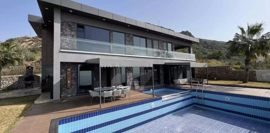 Вилла  4-х ком. в Аланье, Анталья, Турция №167950