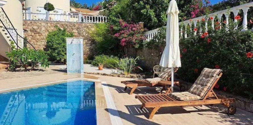 3+1 Villa in Antalya, Turkey No. 184755