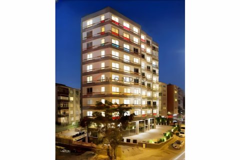 2+1 Wohnung  in Besiktas, Istanbul, Türkei Nr. 193548 - 1