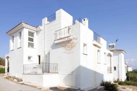 Продажа виллы  в Гирне, Северный Кипр 3+1, 180м2, №192810 – фото 1