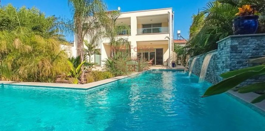 4+1 Villa  in Girne, Northern Cyprus No. 192796