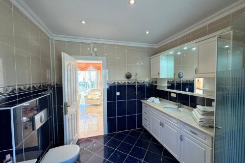 Продажа виллы  в Каргыджаке, Аланье, Анталье, Турция 5 комн., 220м2, №193824 – фото 25