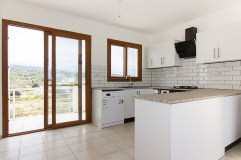 Продажа квартиры  в Гирне, Северный Кипр 2+1, 80м2, №190970 – фото 6